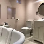 Feversham Arms & Verbena הלמסלי
